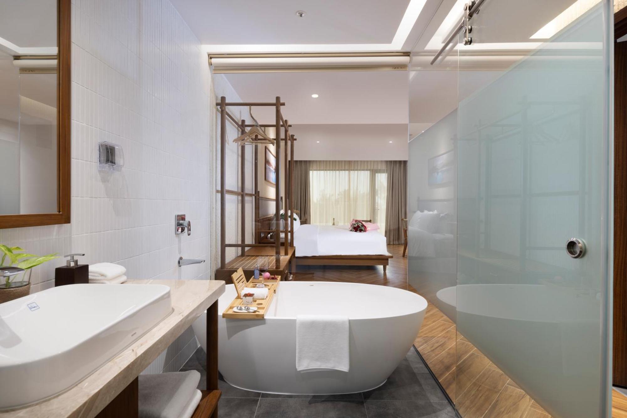 Iconic Long Hai Hotel Bagian luar foto
